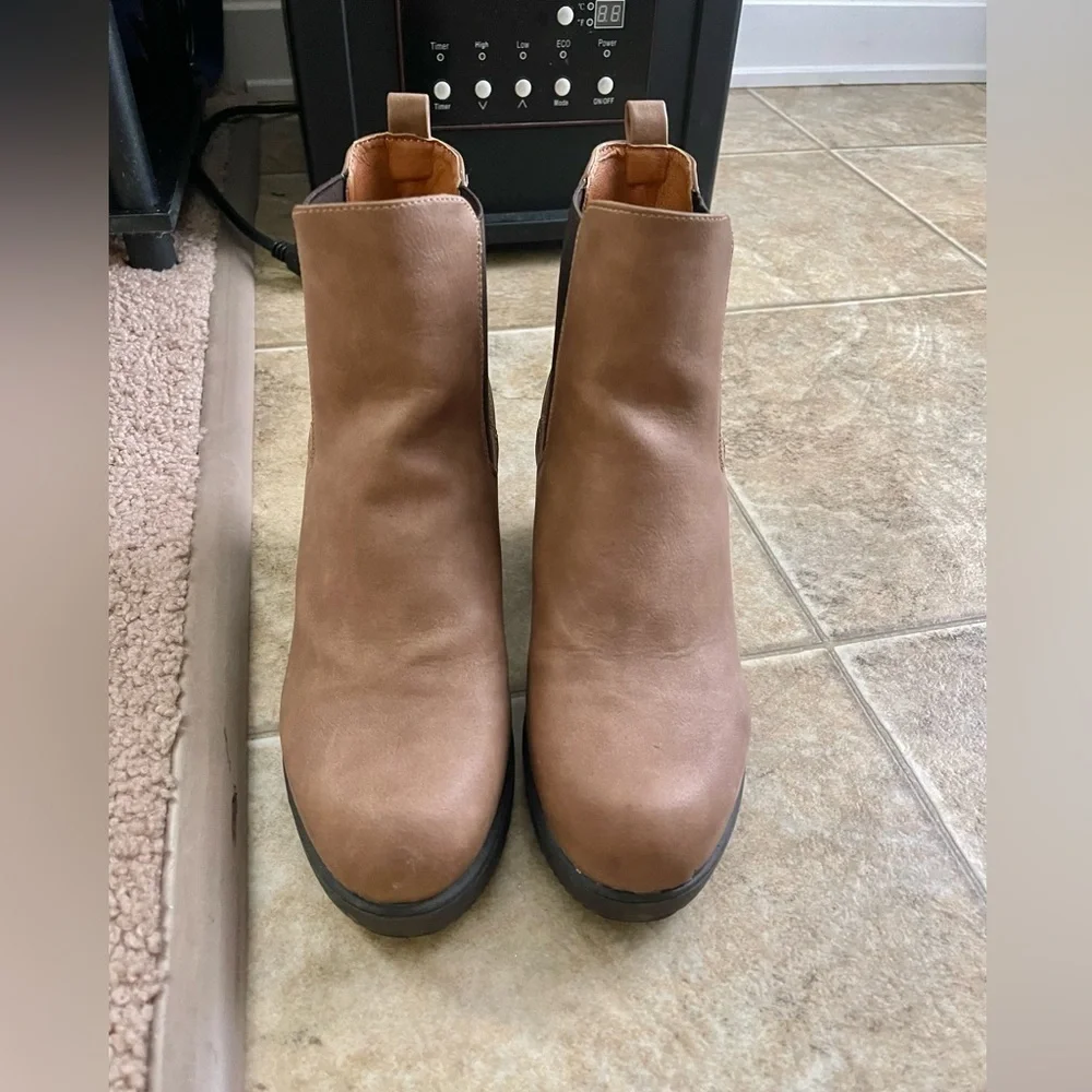 Women's DREAM PAIR Chelsea chunky heel ankle boots